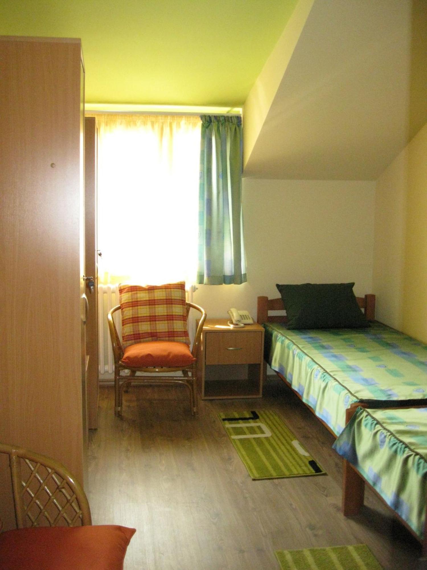 Hostel Oasis Belgrado Exterior foto