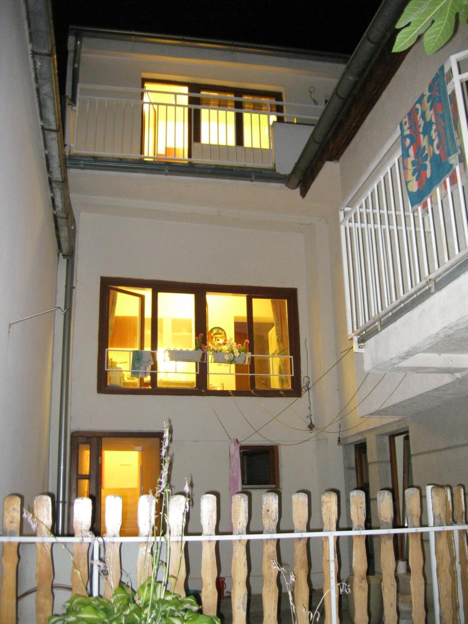 Hostel Oasis Belgrado Exterior foto