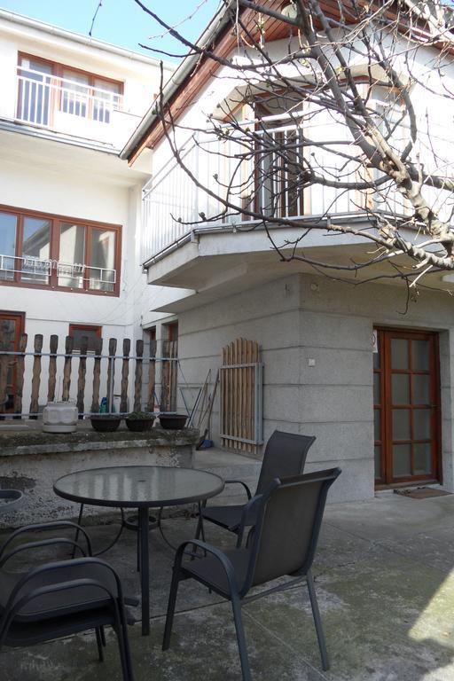 Hostel Oasis Belgrado Exterior foto